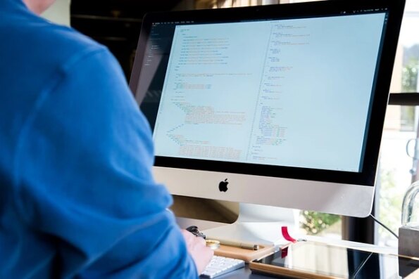 How to Use Your Apple Monitor with PC - DeviceMAG