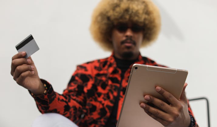 How to Dispute Apple Charges 3 Man holding credit card and tablet for secure online payment