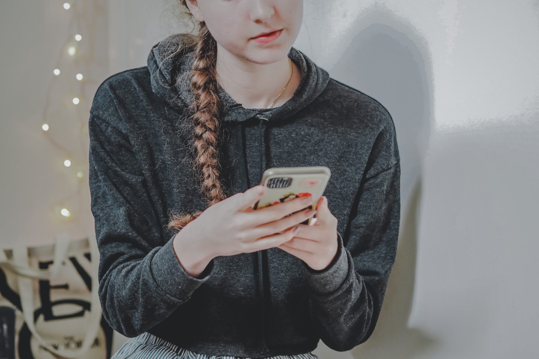 MMguardian: A Tool to Help Keep Your Kids Safe Online 2 child phone