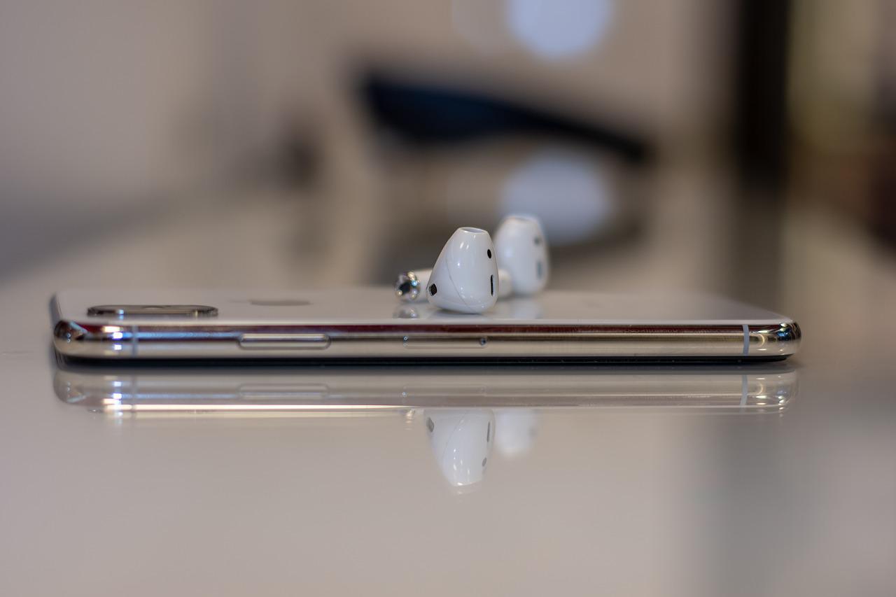 21 Airpod Speaker Hacks And Tips 1 airpods