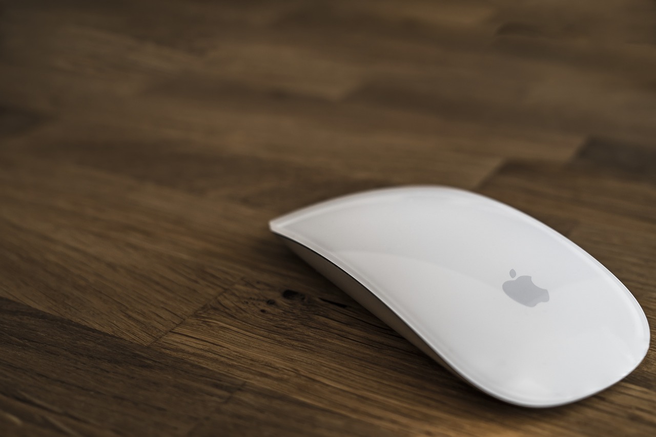 How to Charge Your Apple Mouse 2 How to Charge Your Apple Mouse 1