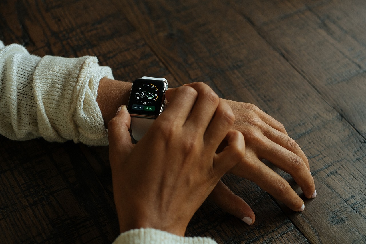 How To Add Photos to Your Apple Watch 2 How To Add Photos to Your Apple Watch 1