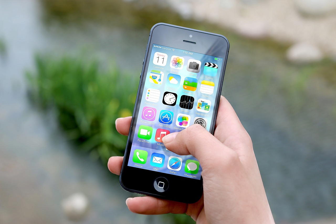 The Easy Way to Mute Your iPhone's Microphone 2 The Easy Way to Mute Your iPhone's Microphone 1