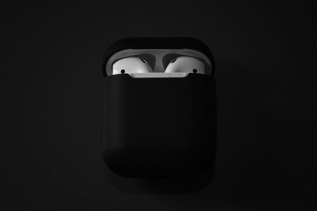 How to Prevent and Treat AirPods Pro Case Scratches 2 How to Prevent and Treat AirPods Pro Case Scratches 1