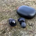 Comparing Apple AirPods and Xiaomi Redmi Buds 20 Comparing Apple AirPods and Xiaomi Redmi Buds 19