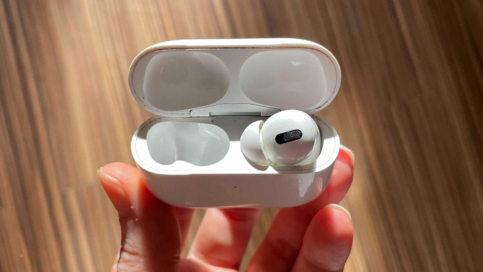 found airpods without case found airpods without case