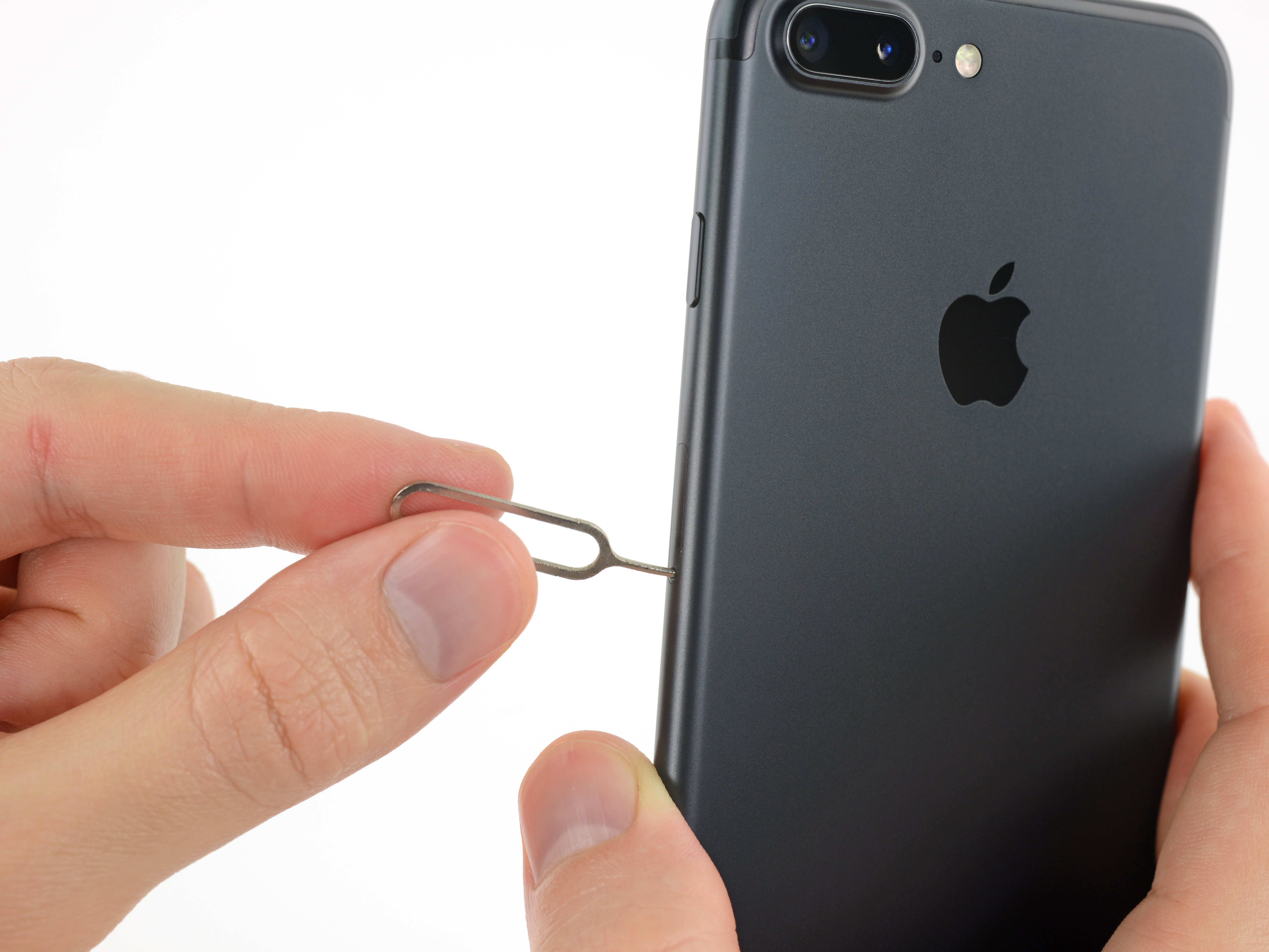 How To Eject Sim Card From iPhone 7 16 How To Eject Sim Card From iPhone 7 15