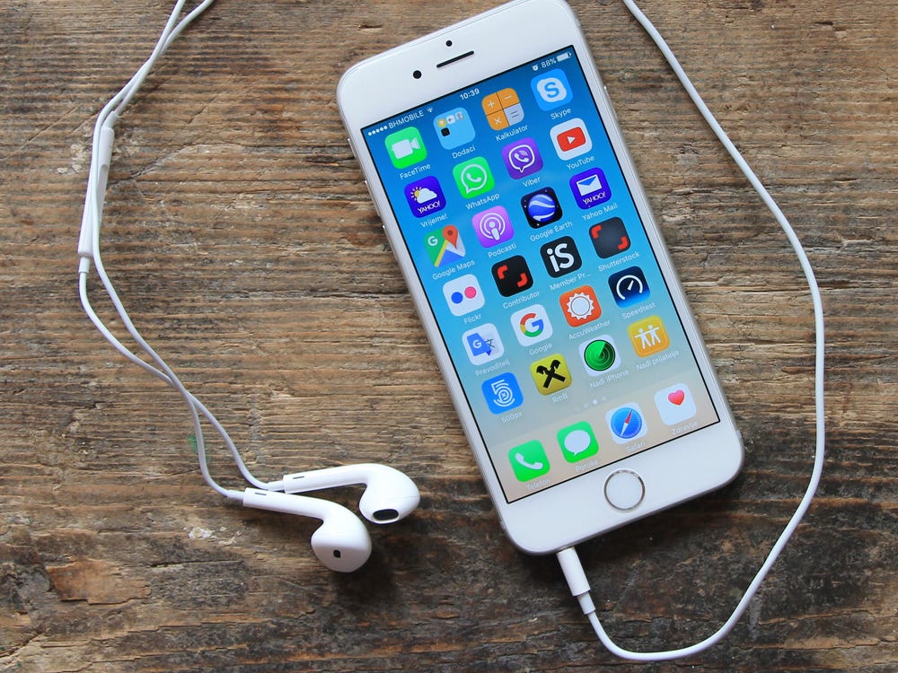 How to Use Your iPhone Microphone with Headphones? 2 How to Use Your iPhone Microphone with Headphones? 1