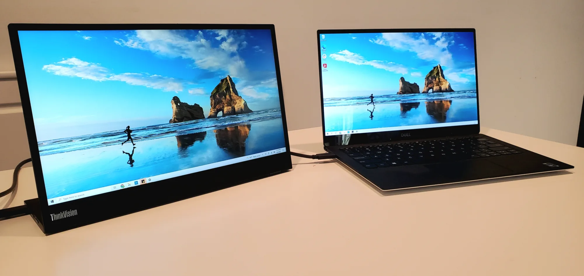 How to Brighten Up Your Workspace with a Portable Monitor? 2 How to Brighten Up Your Workspace with a Portable Monitor? 1