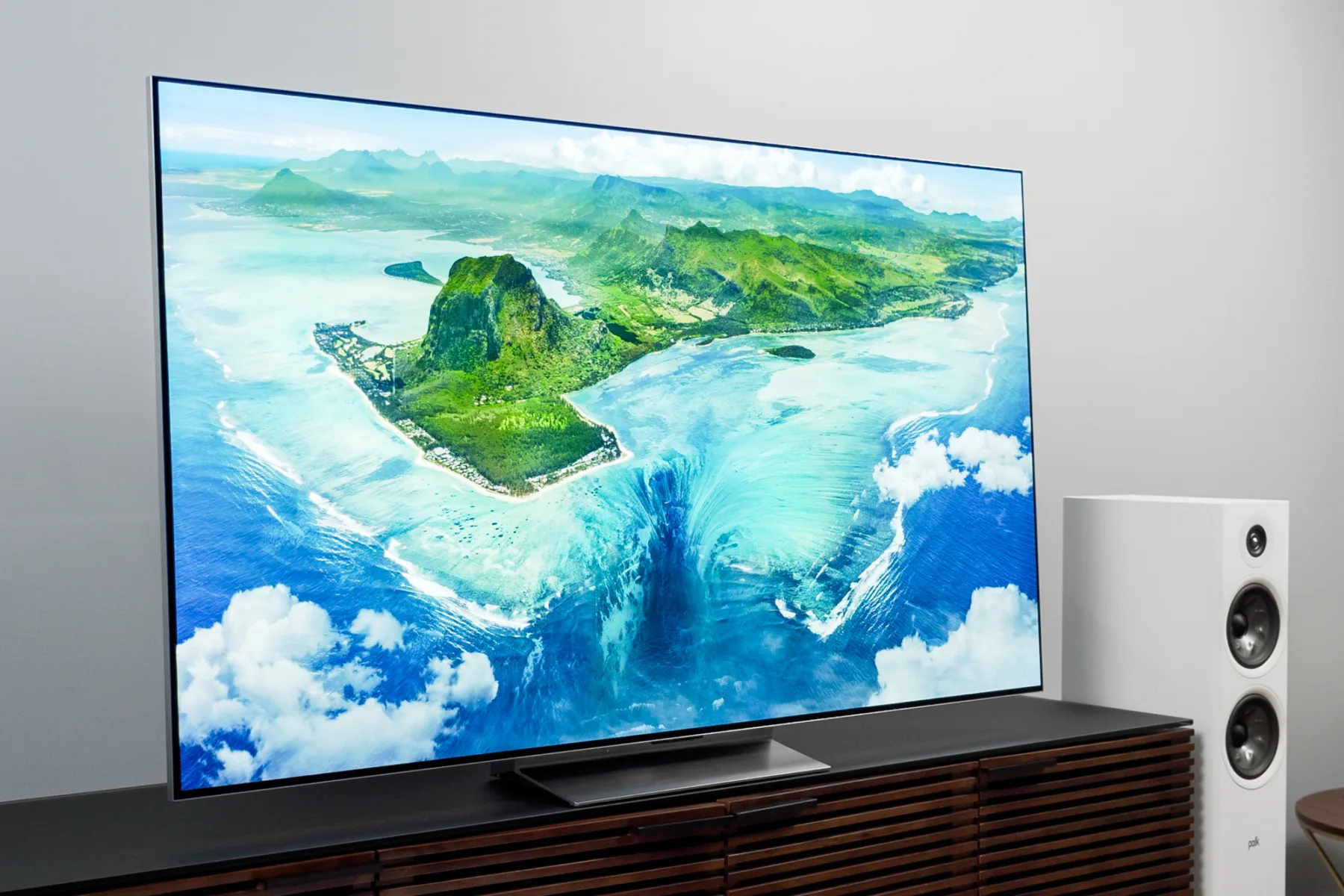 The Thinnest TVs Currently Available on the Market 2 The Thinnest TVs Currently Available on the Market 1