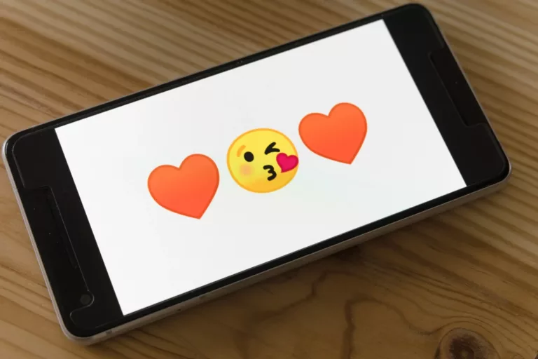 emoji heart