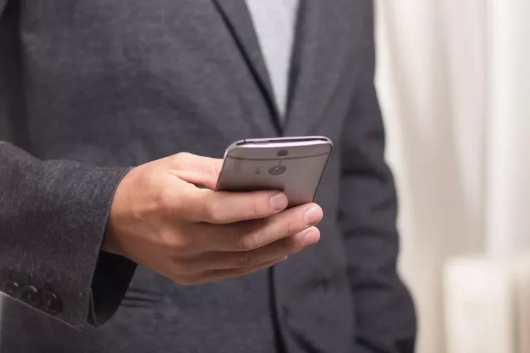 man iphone