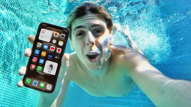 iPhone 12 Water