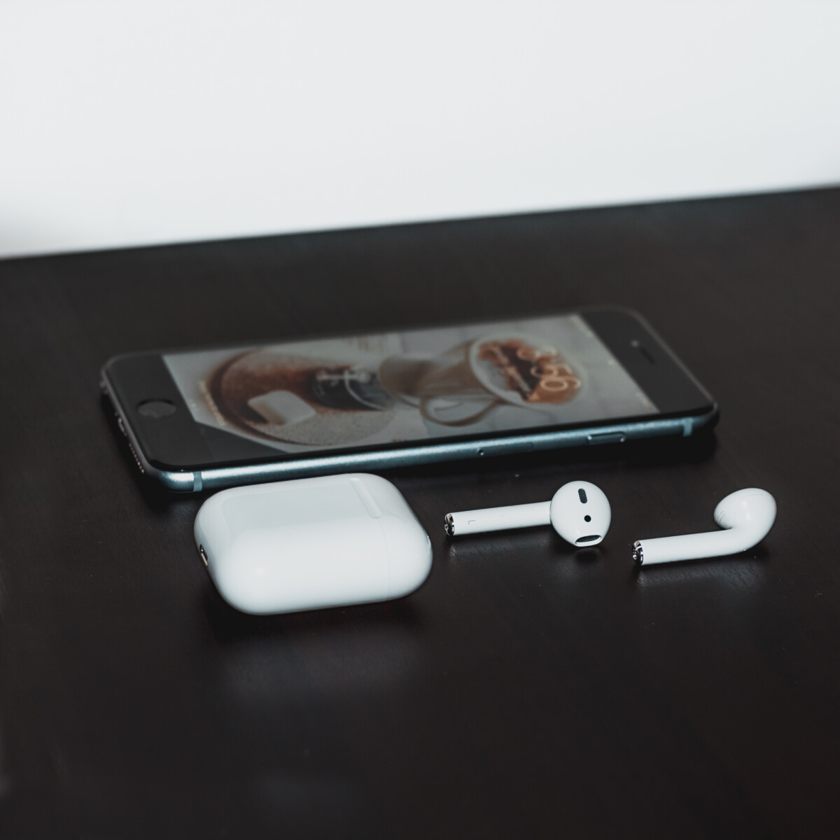 How To Connect Two Airpods To One Phone ? 2 How To Connect Two Airpods To One Phone ? 1