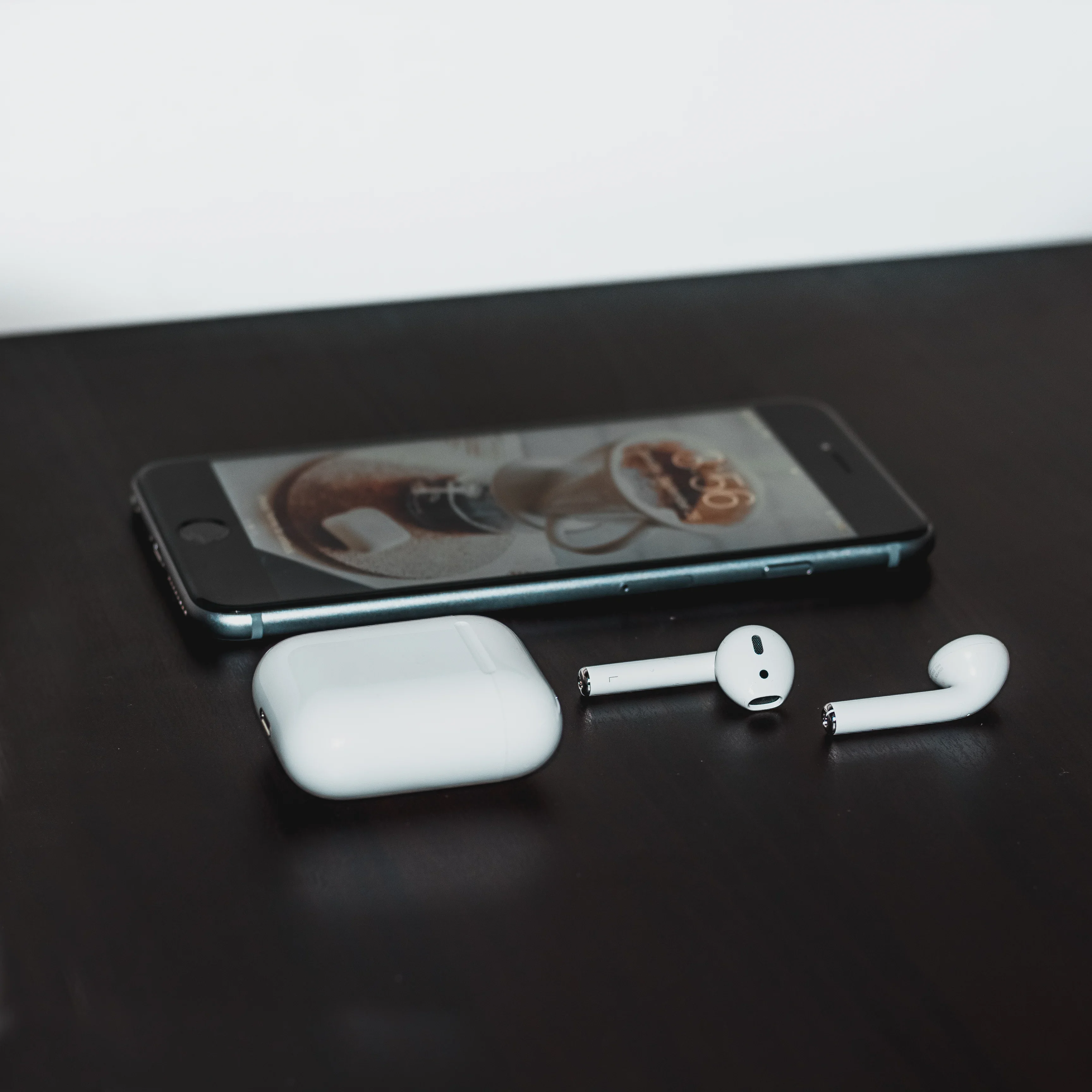 How To Connect Two Airpods To One Phone ? 9