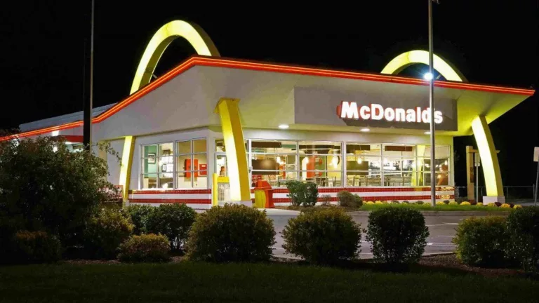 The McDonald's App: Exclusive Deals, Rewards and More 1