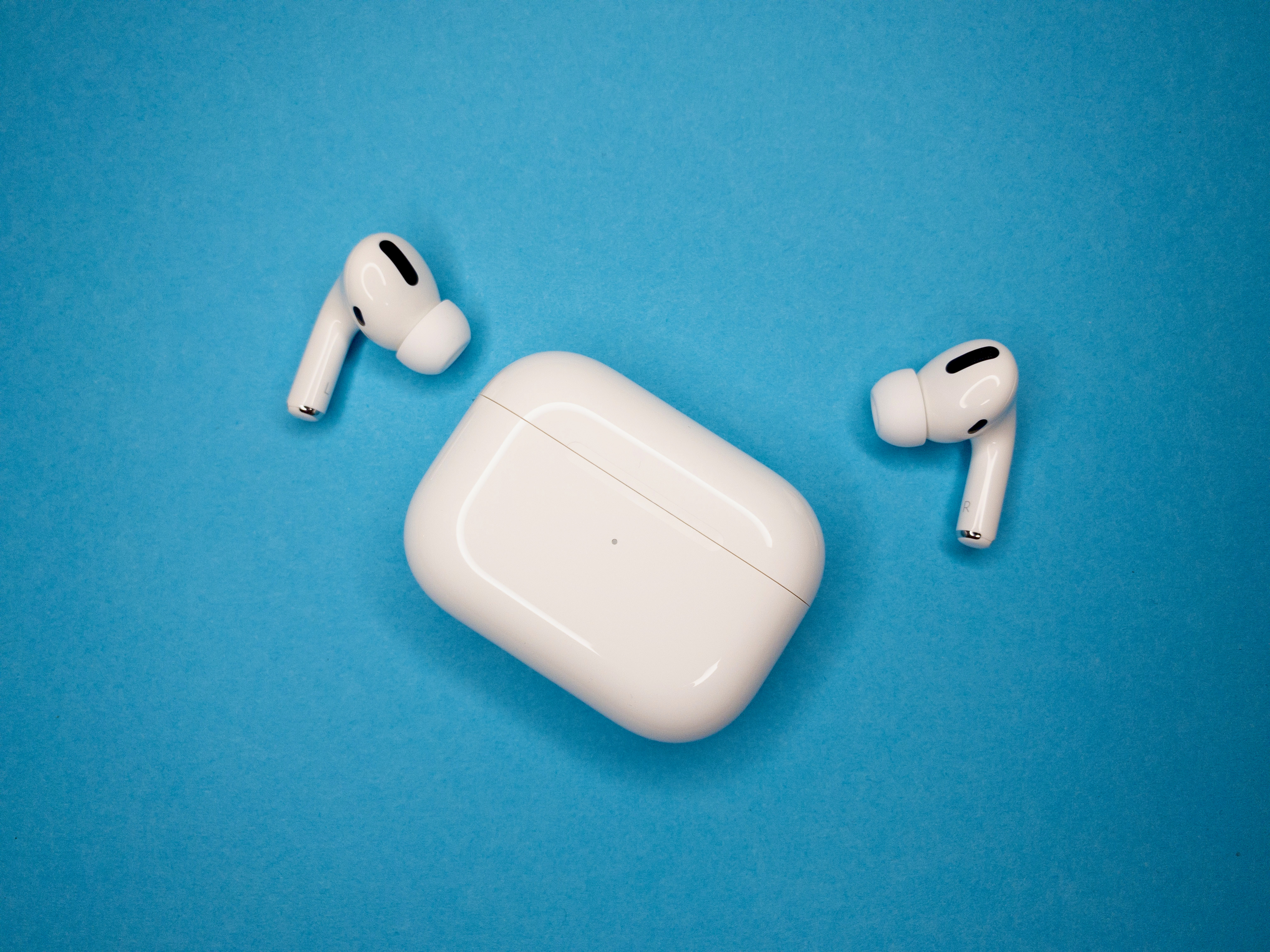 How to Easily Connect Two AirPods to the Same Case 5