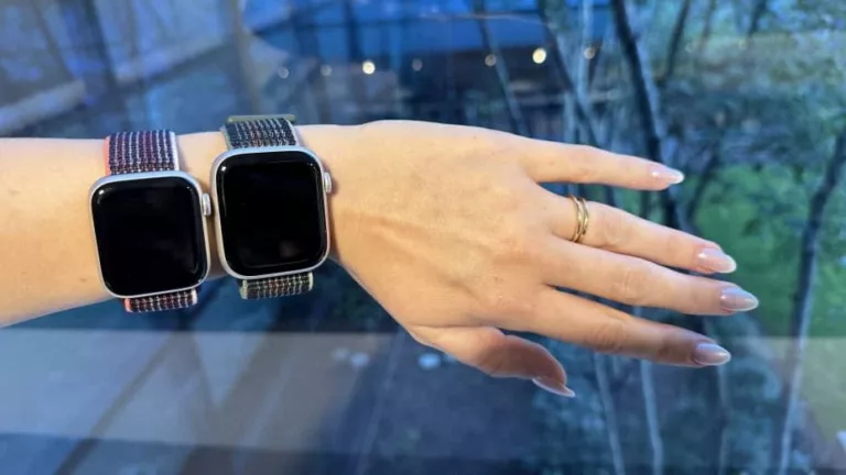 How To Charge Your Apple Watch SE 19