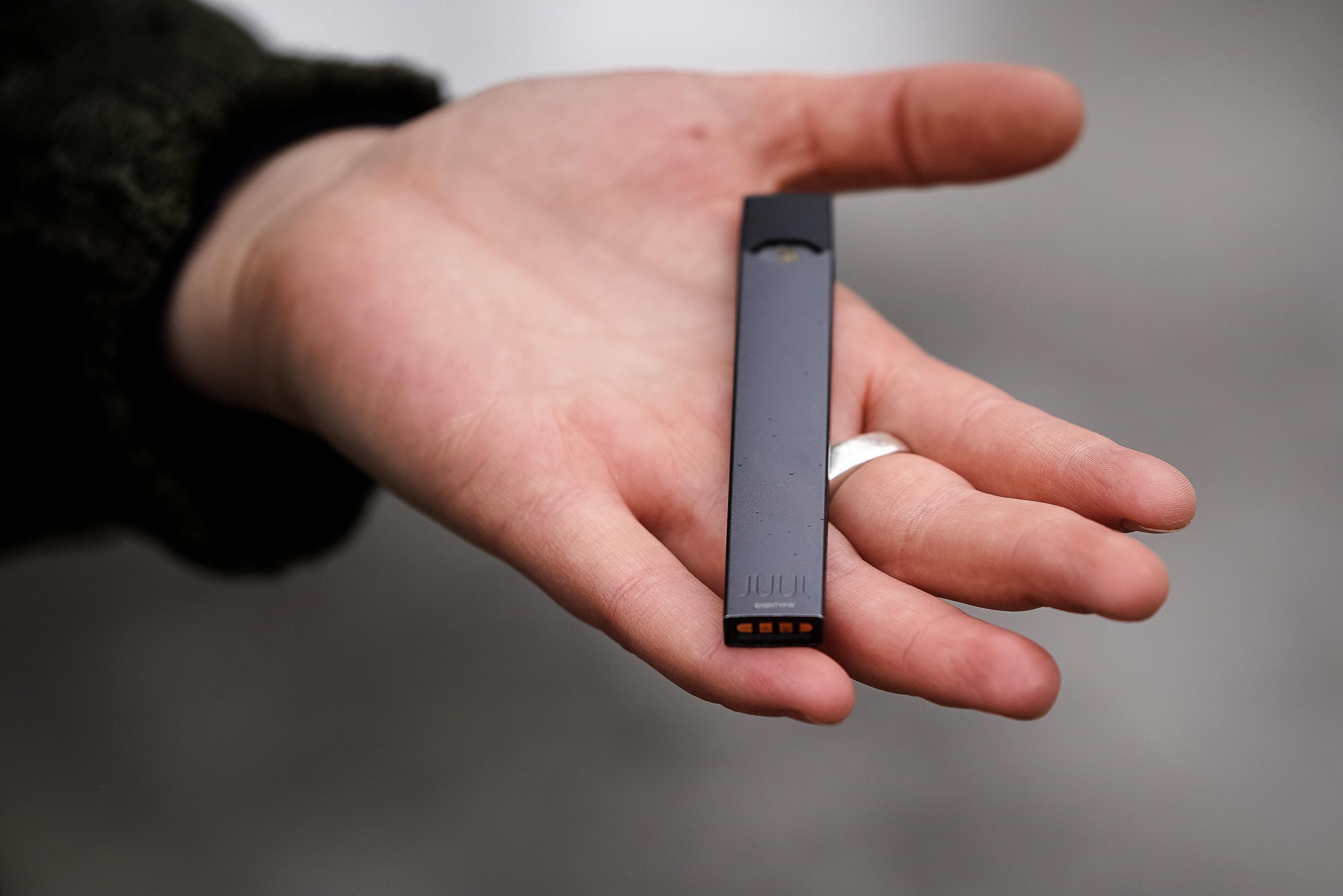how to charge juul without charger