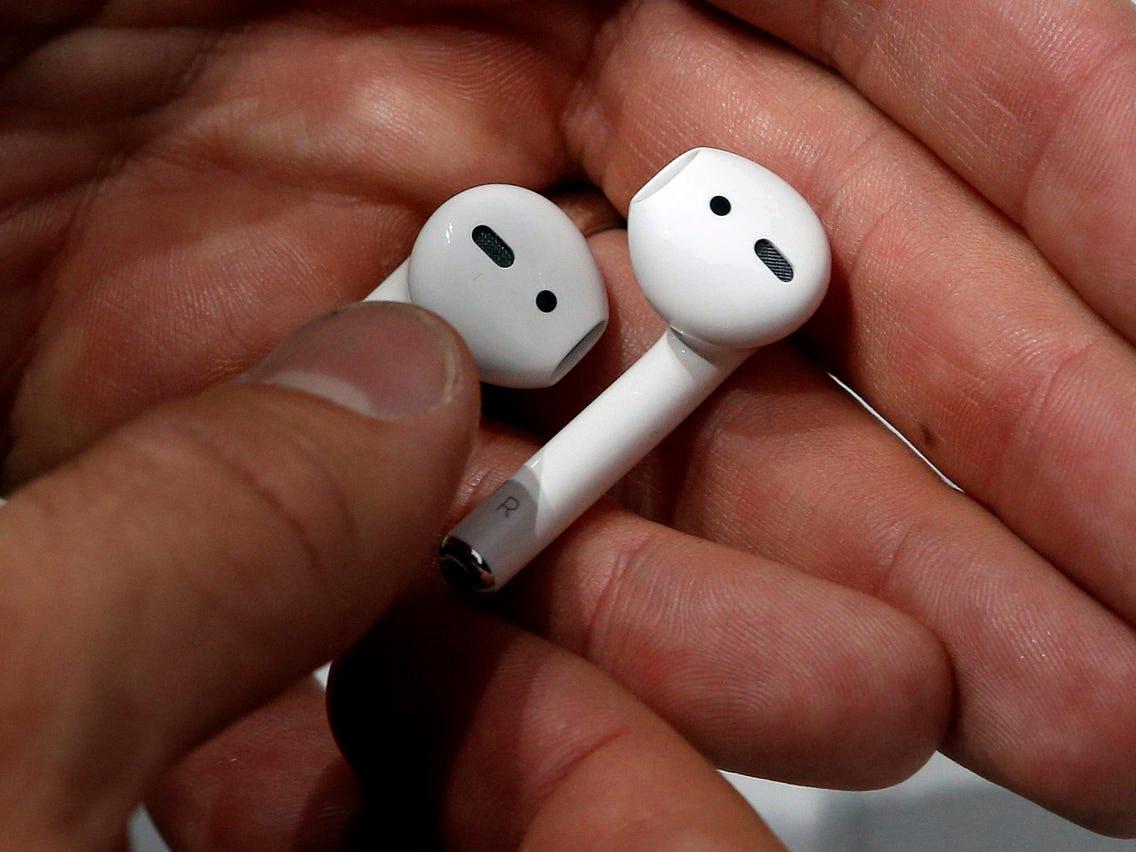How to Clean Your AirPods Microphone DeviceMAG