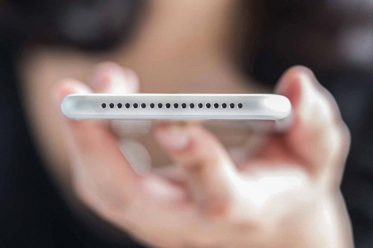how to clean phone speaker