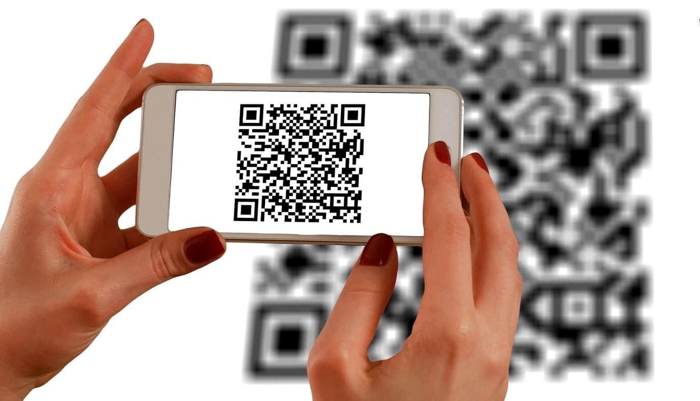 how to scan qr code from screenshot