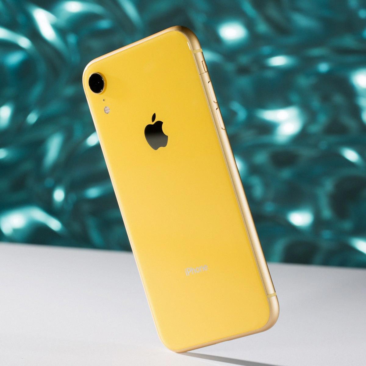 how to turn on iphone 10