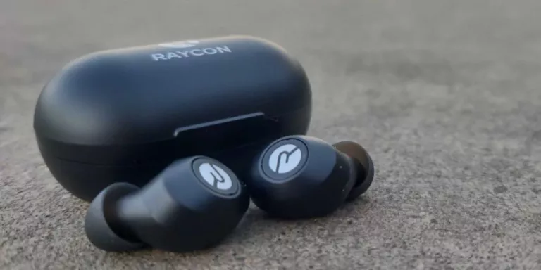 How to Turn On Your Raycon Earbuds 7