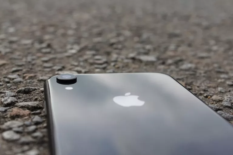 Power of Wireless Charging with the iPhone XR 9