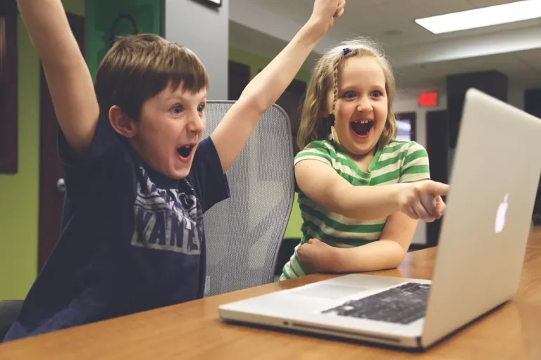How To Change Your MacBook Background 7