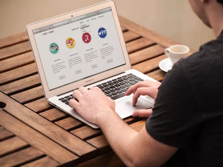 How to Scroll on Your MacBook Air 13