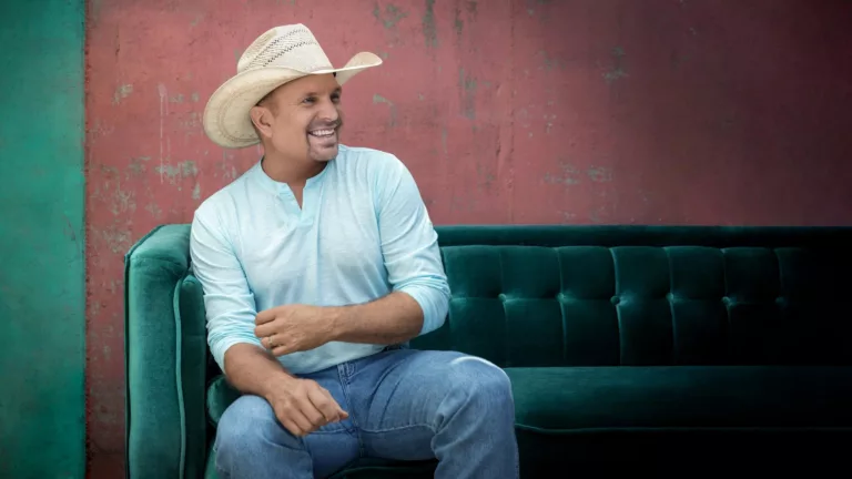 Why Garth Brooks Isn't Available on Apple Music 3