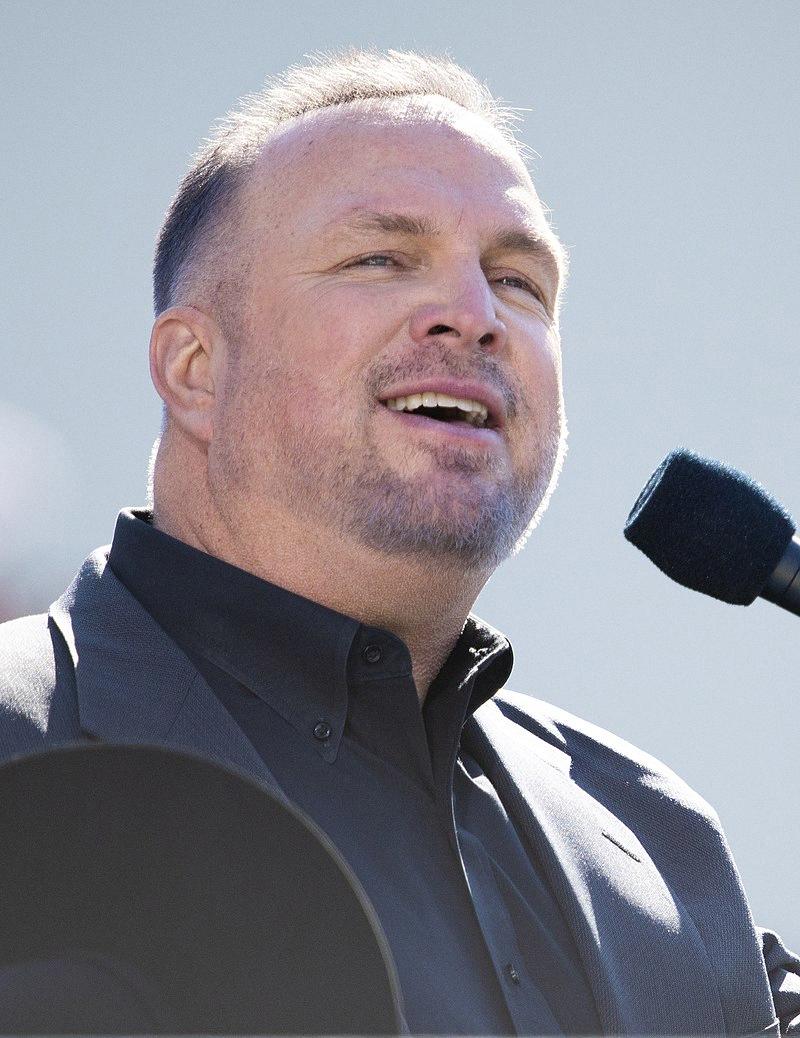 why is garth brooks not on apple music