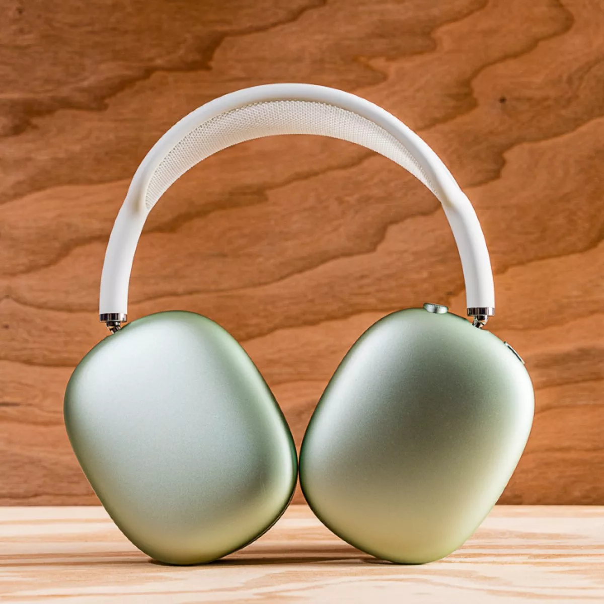Troubleshooting Tips for When Your AirPods Max Won't Charge DeviceMAG