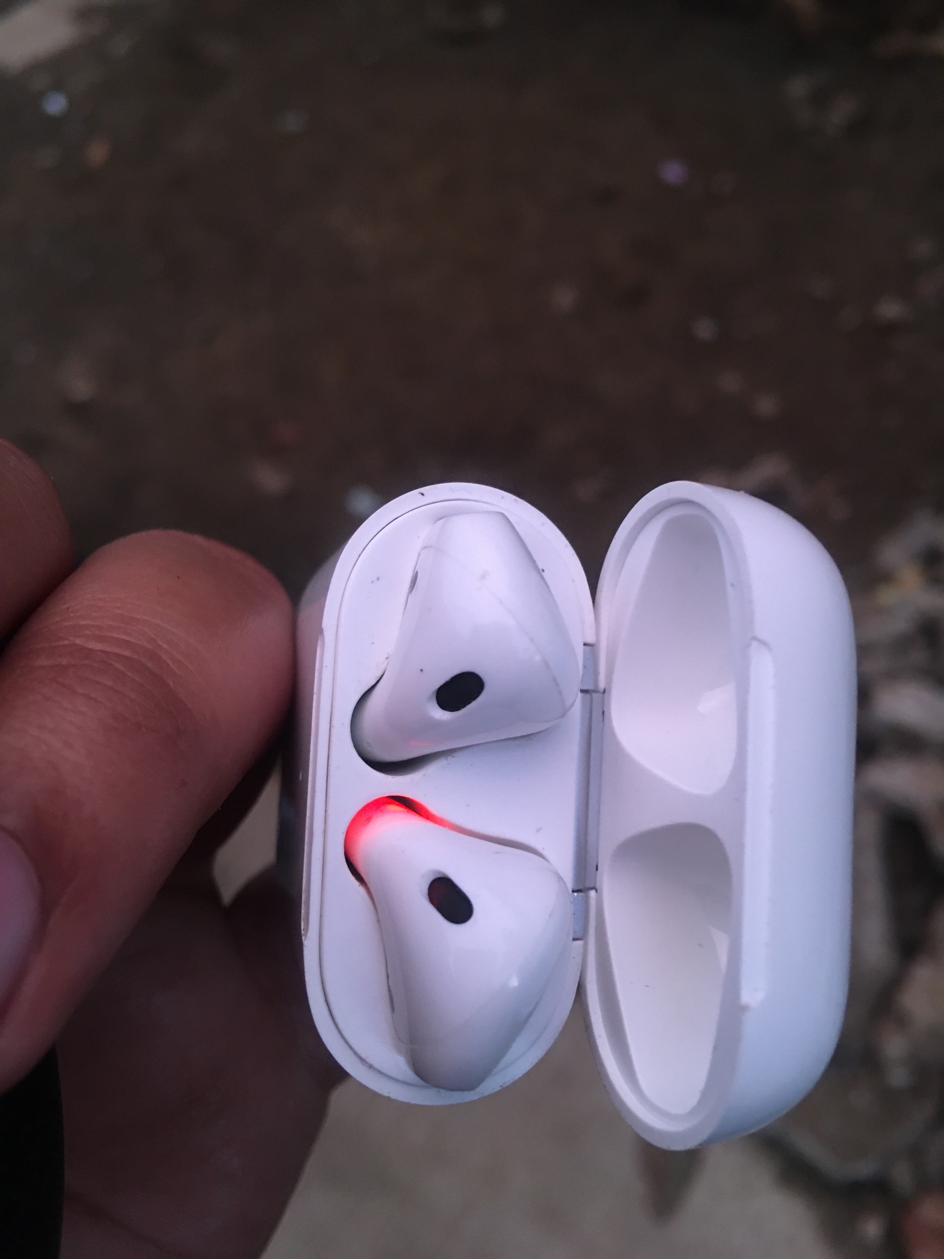Why Do Some Airpods Have A Light Inside 19