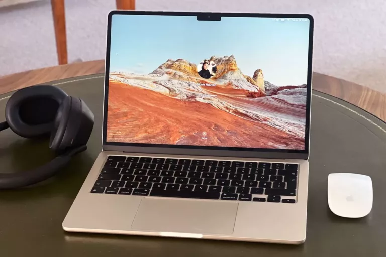 Best Earphones for Your MacBook Air 5
