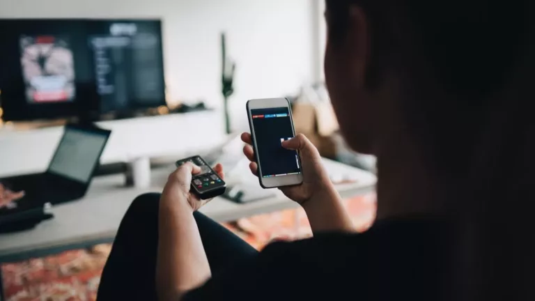 How to Easily Connect Your iPhone to Your Samsung TV with HDMI 3