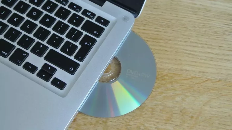 How To Insert Cd In Macbook Pro 2020 11