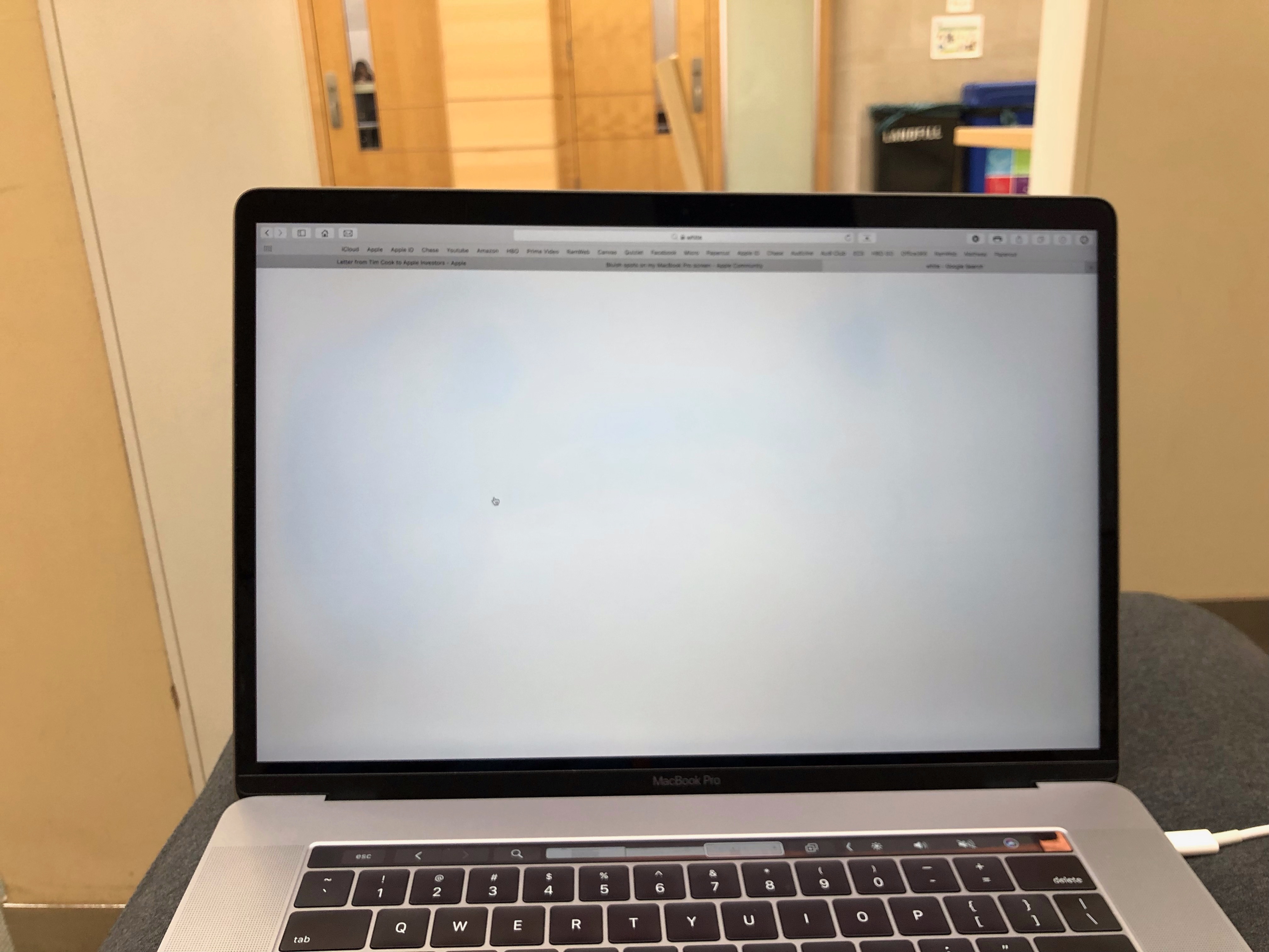 How To Clean Your MacBook Pro Screen 5