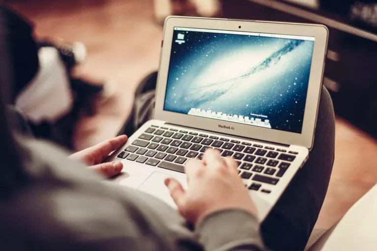 How to Change the Apple Logo on Your MacBook 19