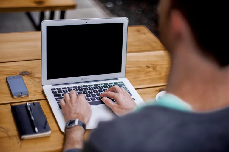 Where Are The Speakers In A Macbook Air 7