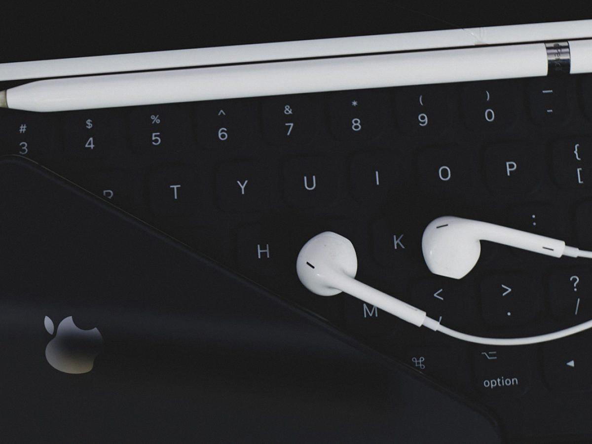 airpods vs earpods microphone quality