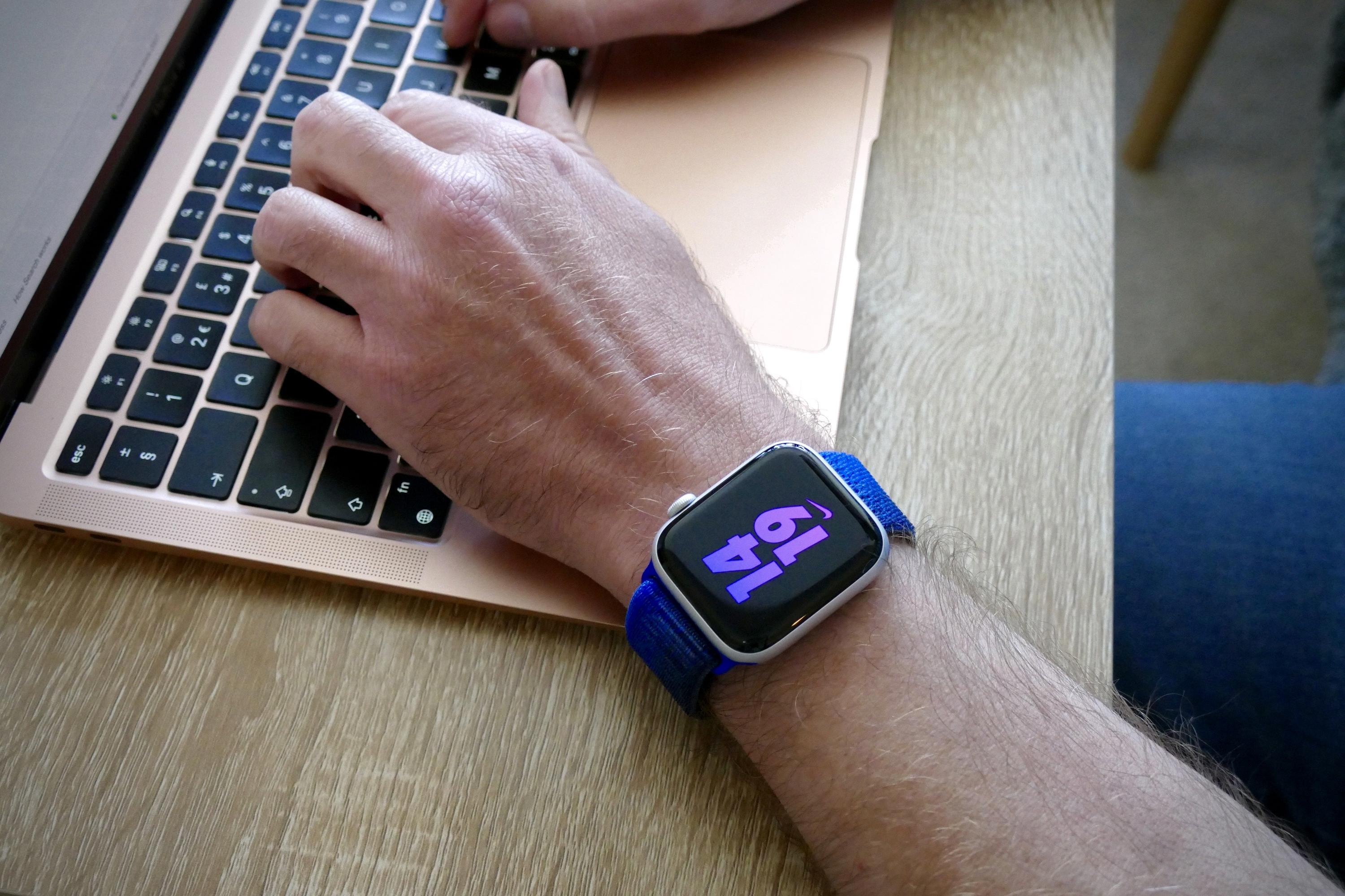apple watch screen too big