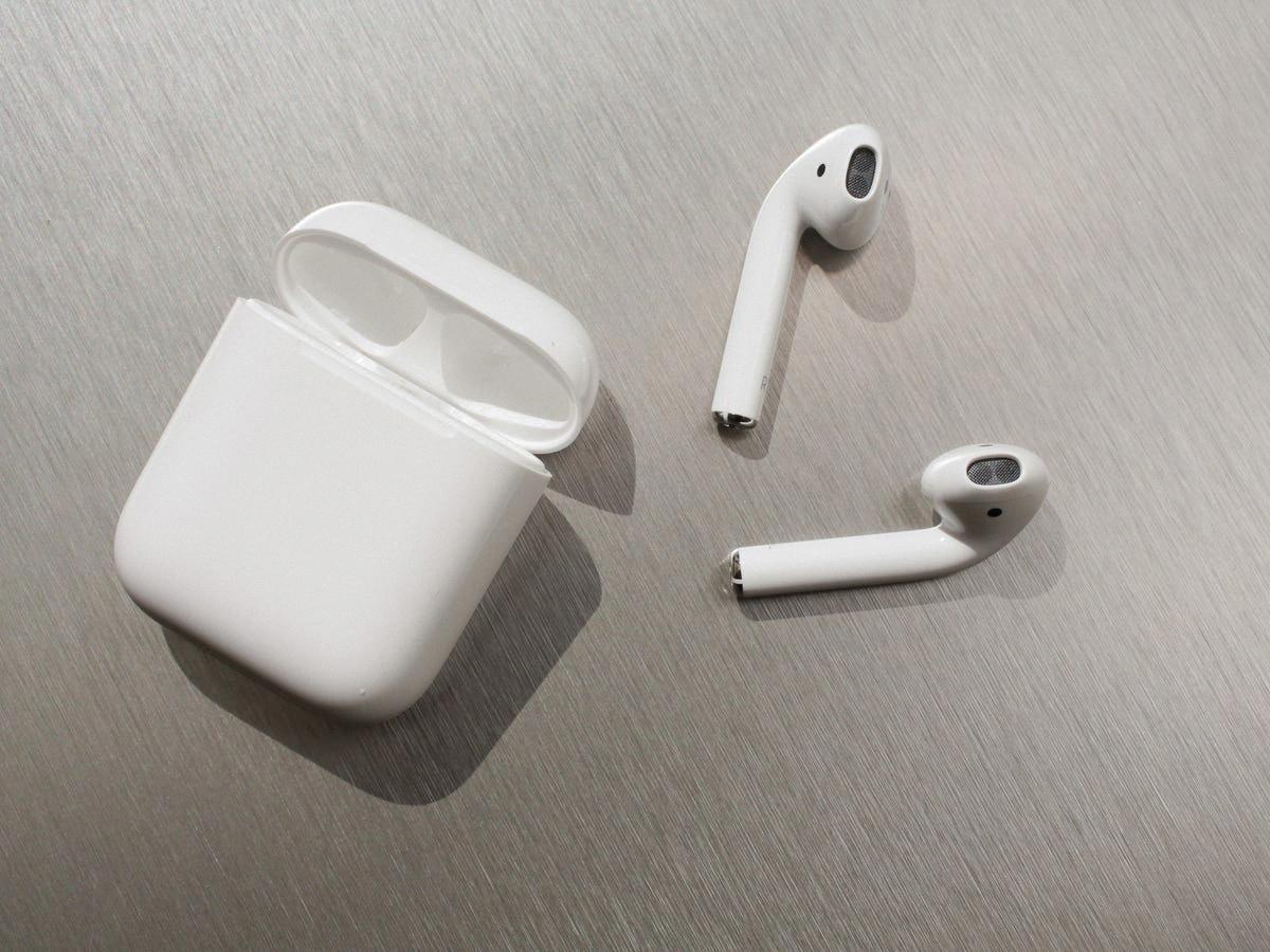 can i use airpods while screen mirroring