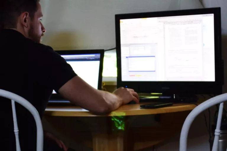 How to Connect Acer Monitor to Your MacBook Air 1