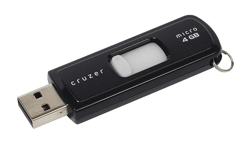 connect pendrive to macbook