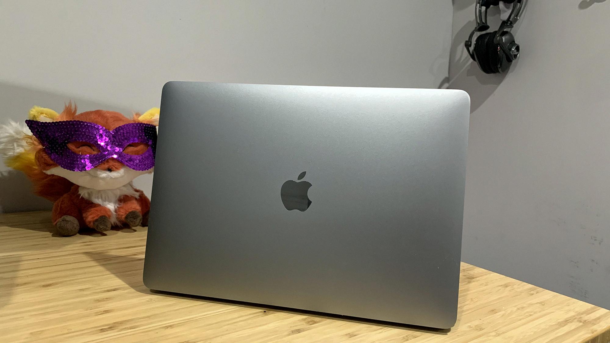 do apple laptops come with a warranty