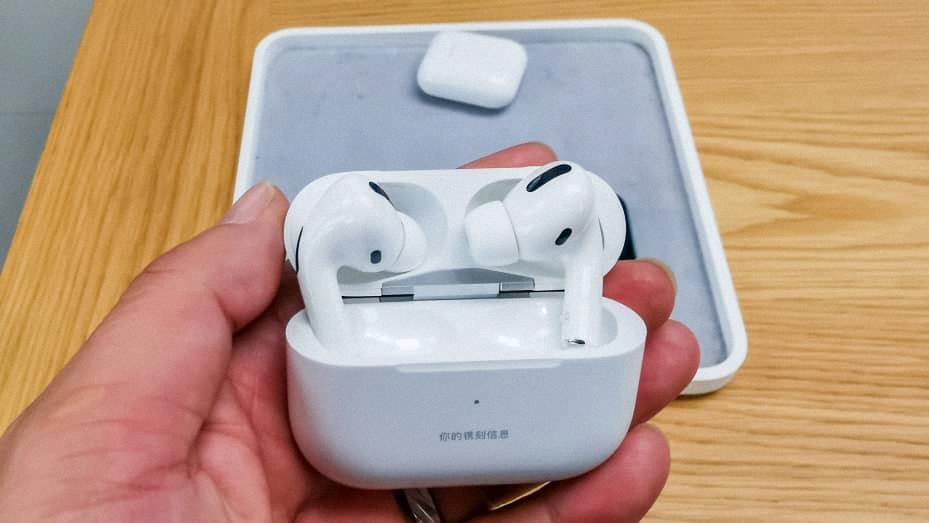 does apple engrave airpods in store