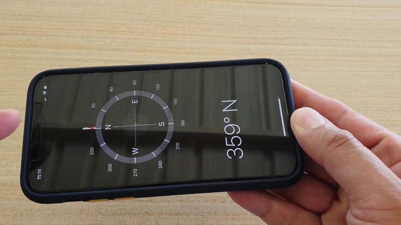 how does compass on iphone work