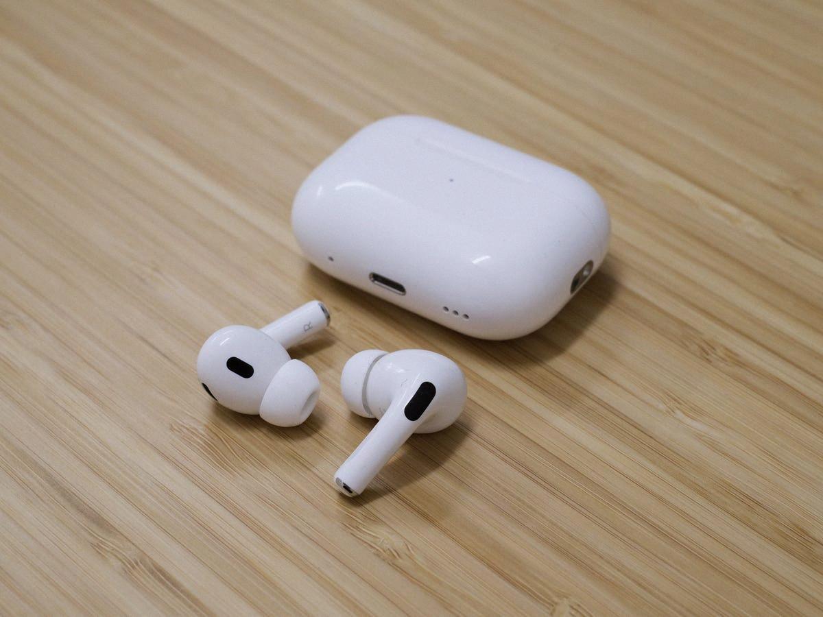 how loud are airpods pro